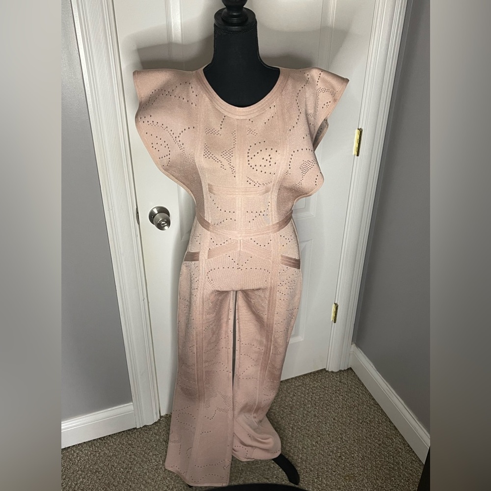 Gorgeous one piece jumper by Queen Bee Beverly Hills. One Size. Worn once.